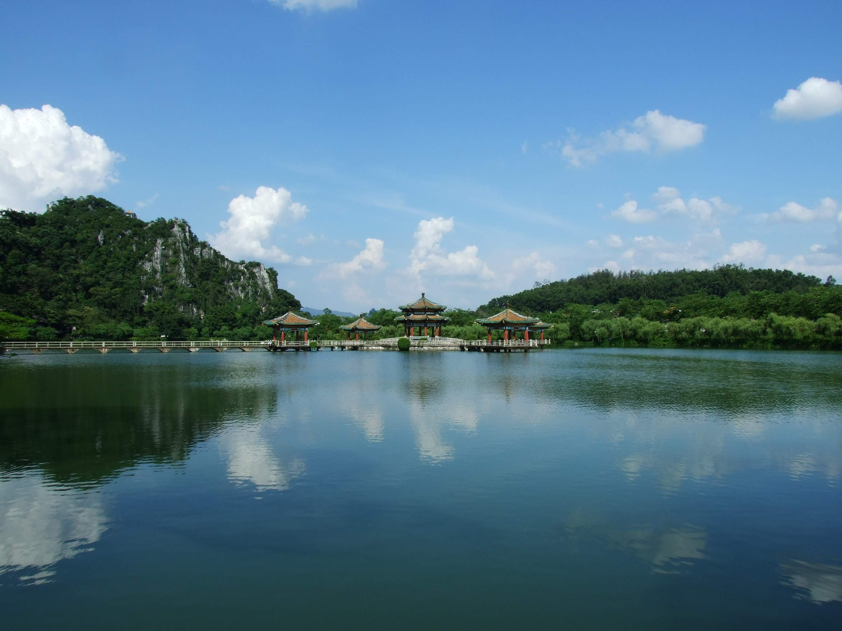 探索石器时代遗址,观盘龙峡瀑布,感受古朴民族文化,走进肇庆