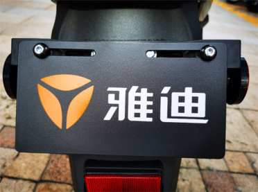 加不起油就换电车！欧洲人疯抢中国电驴：雅迪销量狂涨70% 直接去匈牙利建厂