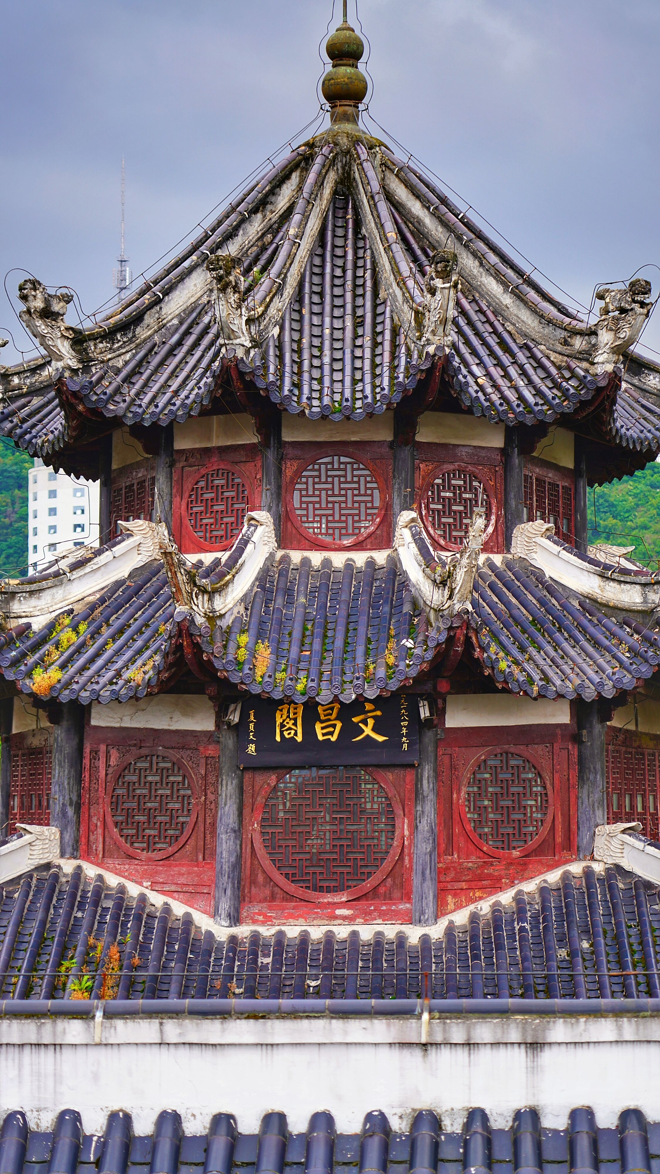 美过甲秀楼,贵州400年名阁,九檐九角中国唯一,不让拍照很奇葩