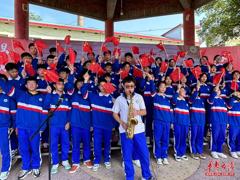 益阳高平中学发放的高额奖学金深受广大学生家长的称赞