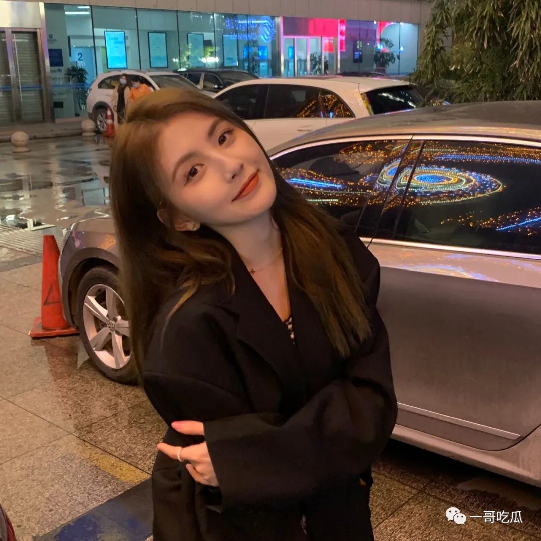 网红甜仇晒美照满脸甜蜜,确实养眼