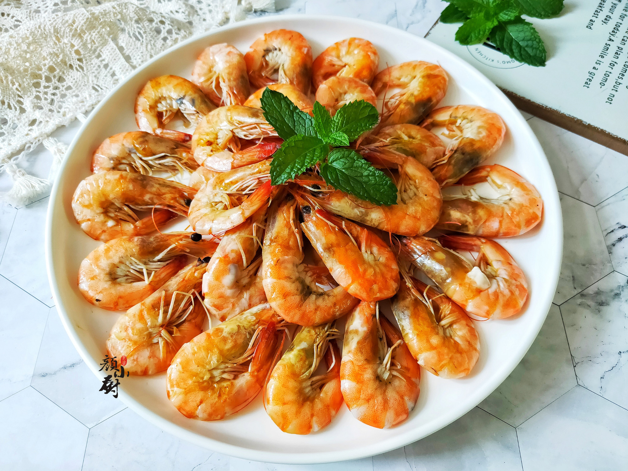 煮大虾时,加水煮就错了,这样做,虾肉鲜嫩又好吃,香