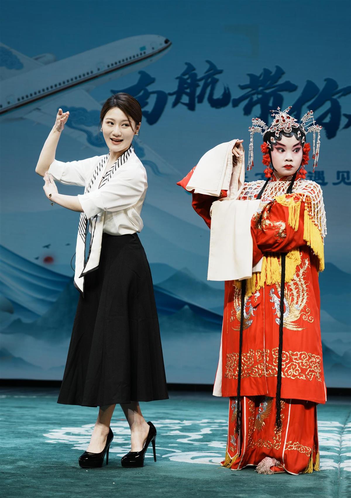 穿上戲服,，跟著漢劇演員學(xué)漢劇表演.jpg