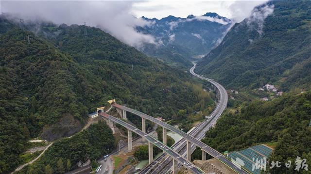 保神高速:湖北桥隧比最高的高速公路