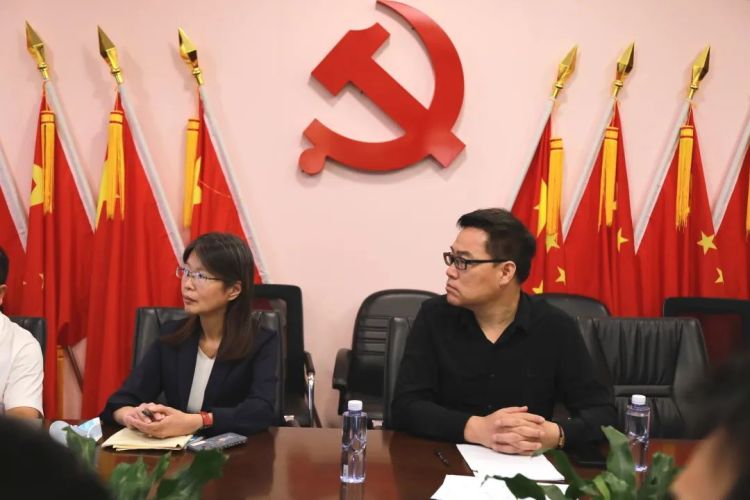 深圳南山第二实验学校召开中学数学组教研会