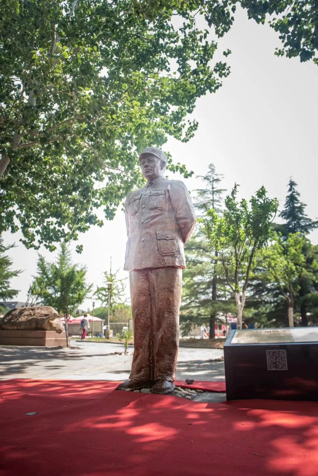 致敬!名家塑像落成