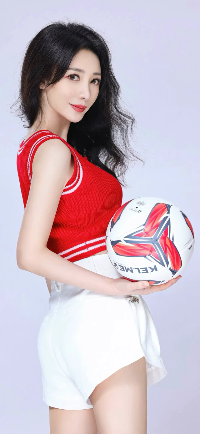 不一样的柳岩:独家写真壁纸,换个角度看女神