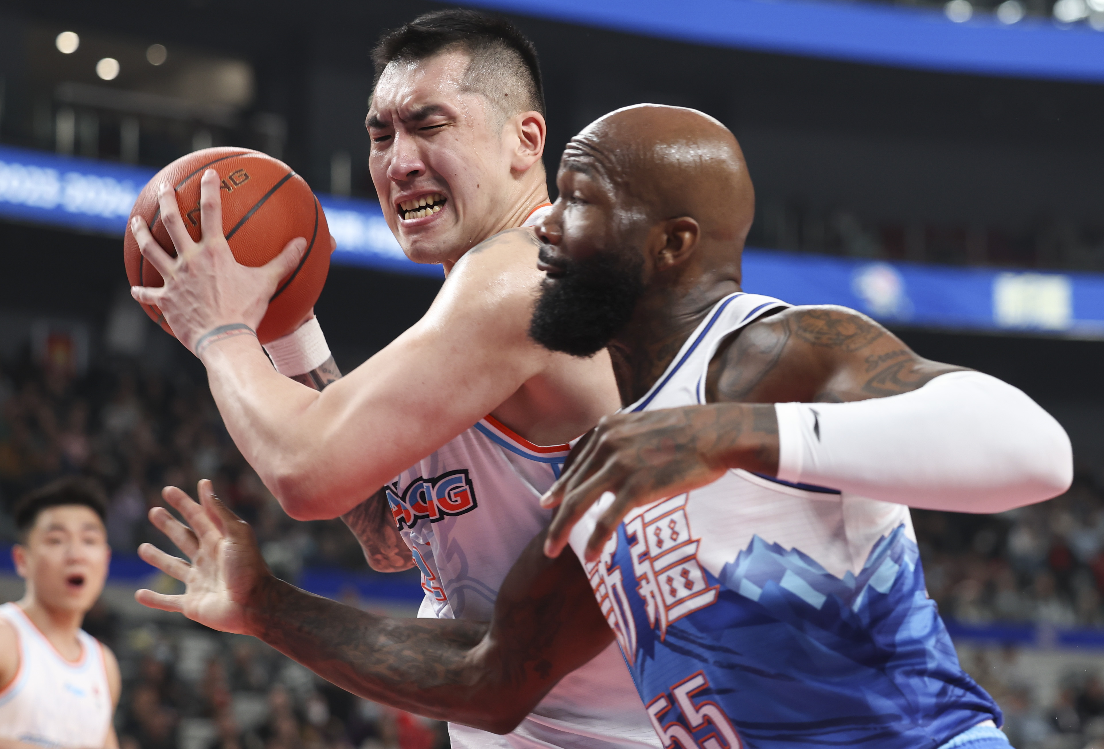 篮球——cba常规赛:新疆伊力特胜山东高速