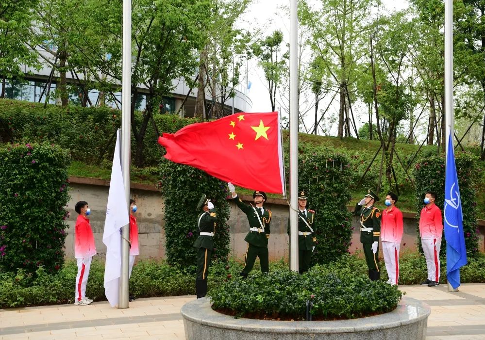 今天上午云南省第十六届运动会升旗仪式在玉溪举行