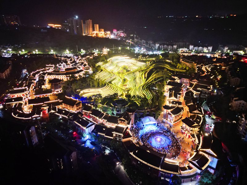 大方县举办2023年避暑旅游季推介暨火把狂欢夜活动