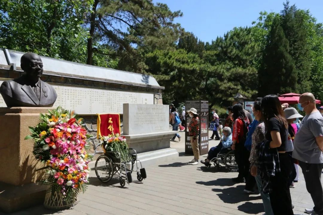 北京圆明园设立曾宪梓纪念日