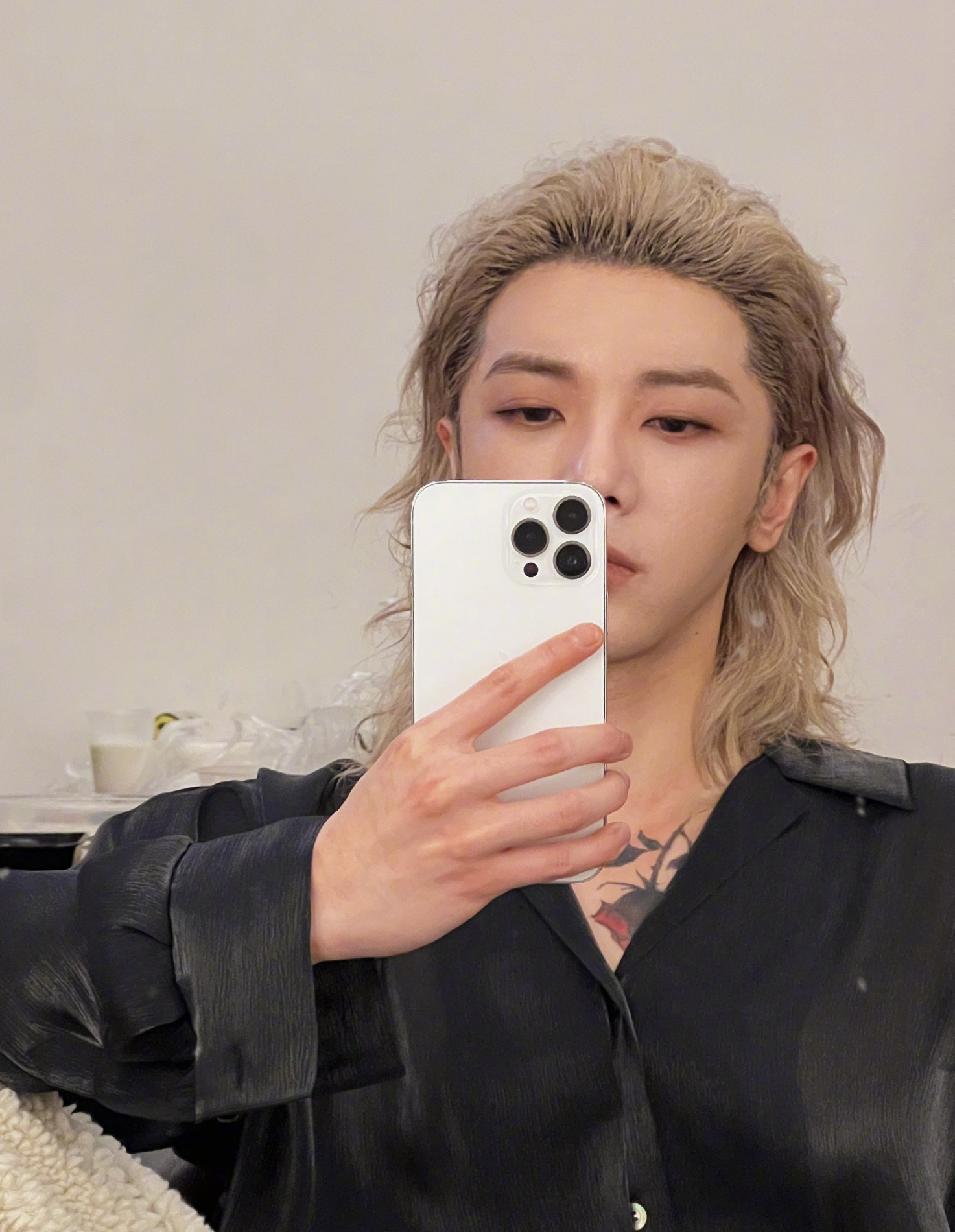 "花花"华晨宇发布金发帅照,形象造型大变,"神经质"彰显个性