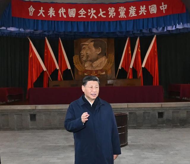 习近平带领中共中央政治局常委赴陕西延安瞻仰延安革命纪念地