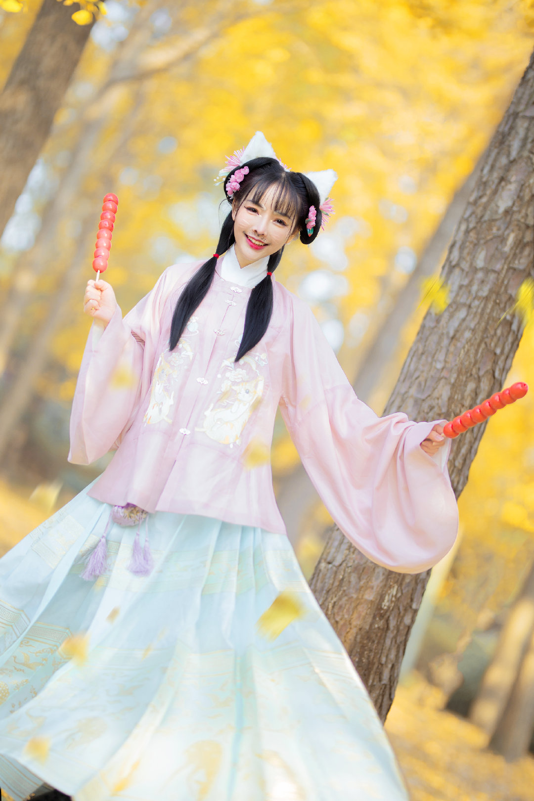 当汉服遇上"猫耳朵",无敌可爱!网友:我家的猫咪成精了!