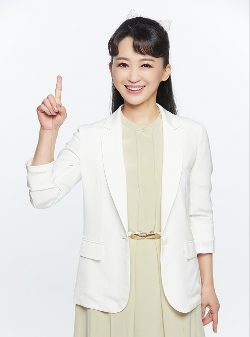 小鹿姐姐:功底扎实敢跨界,入职25年后成功转型为社会新闻主持人