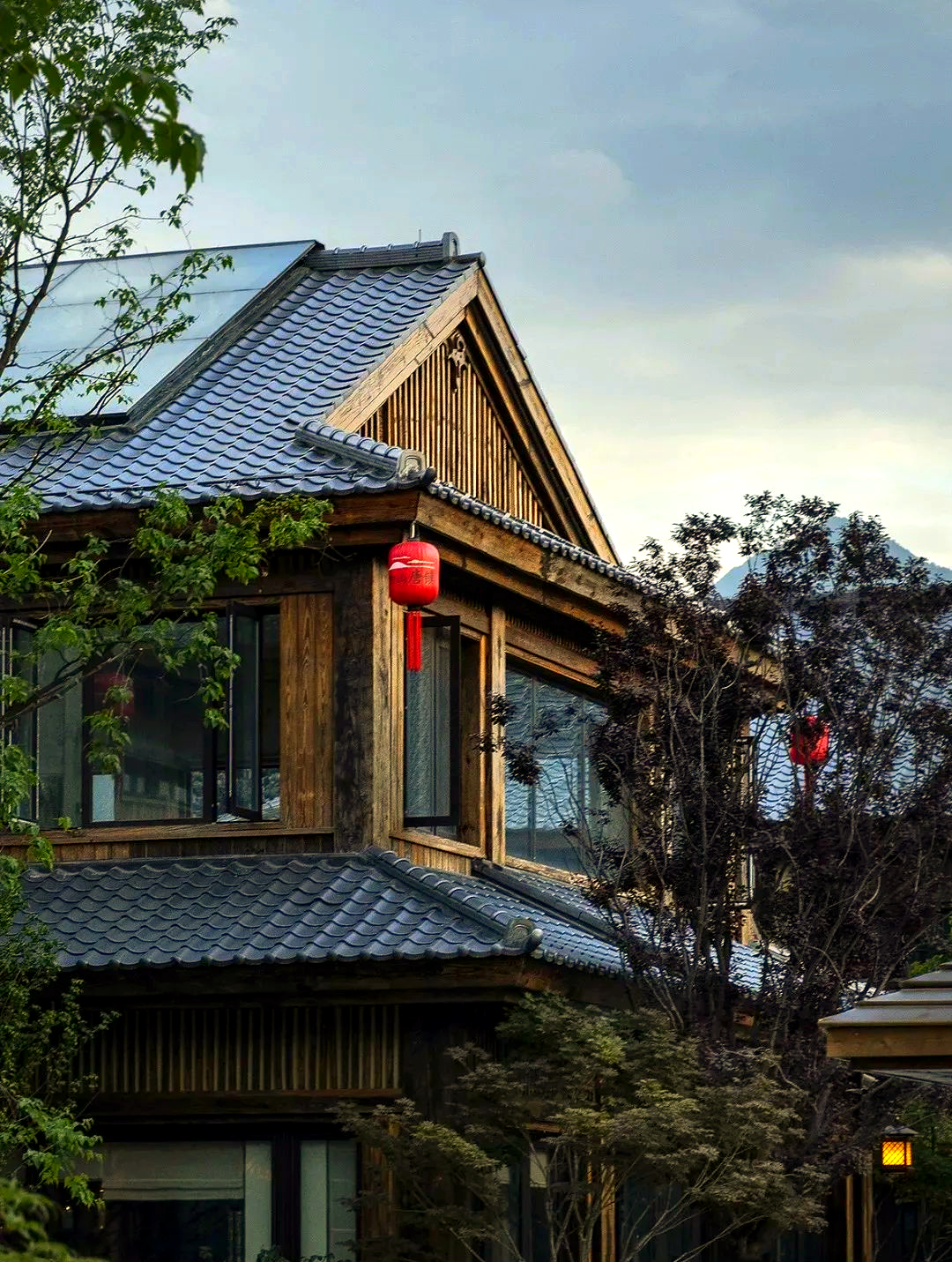瓦当艺术与现代陶瓦:穿越时空的建筑文化探索
