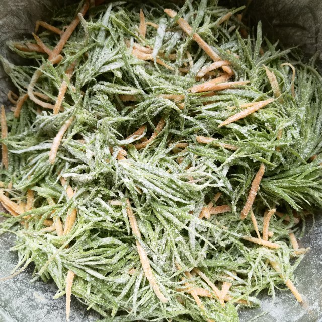 胡萝卜蒸扫帚苗,香软松散,好吃又下饭