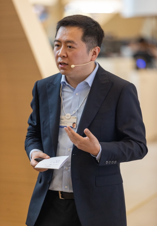 waic 2024|擎朗智能李通:人工智能深入物理世界,具身智能成关键路线