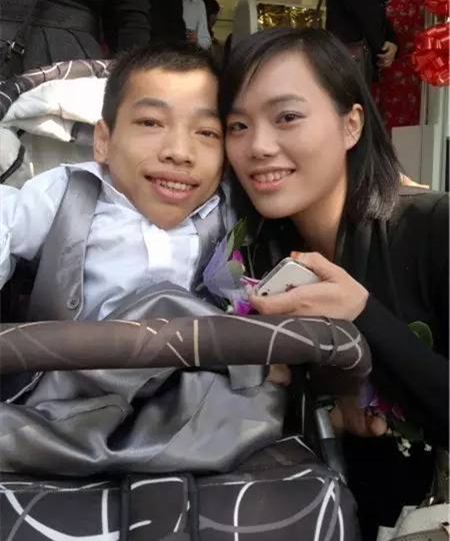 广东一34岁男子,身家上亿身高仅0.9米,为真爱娶下自己的女秘书