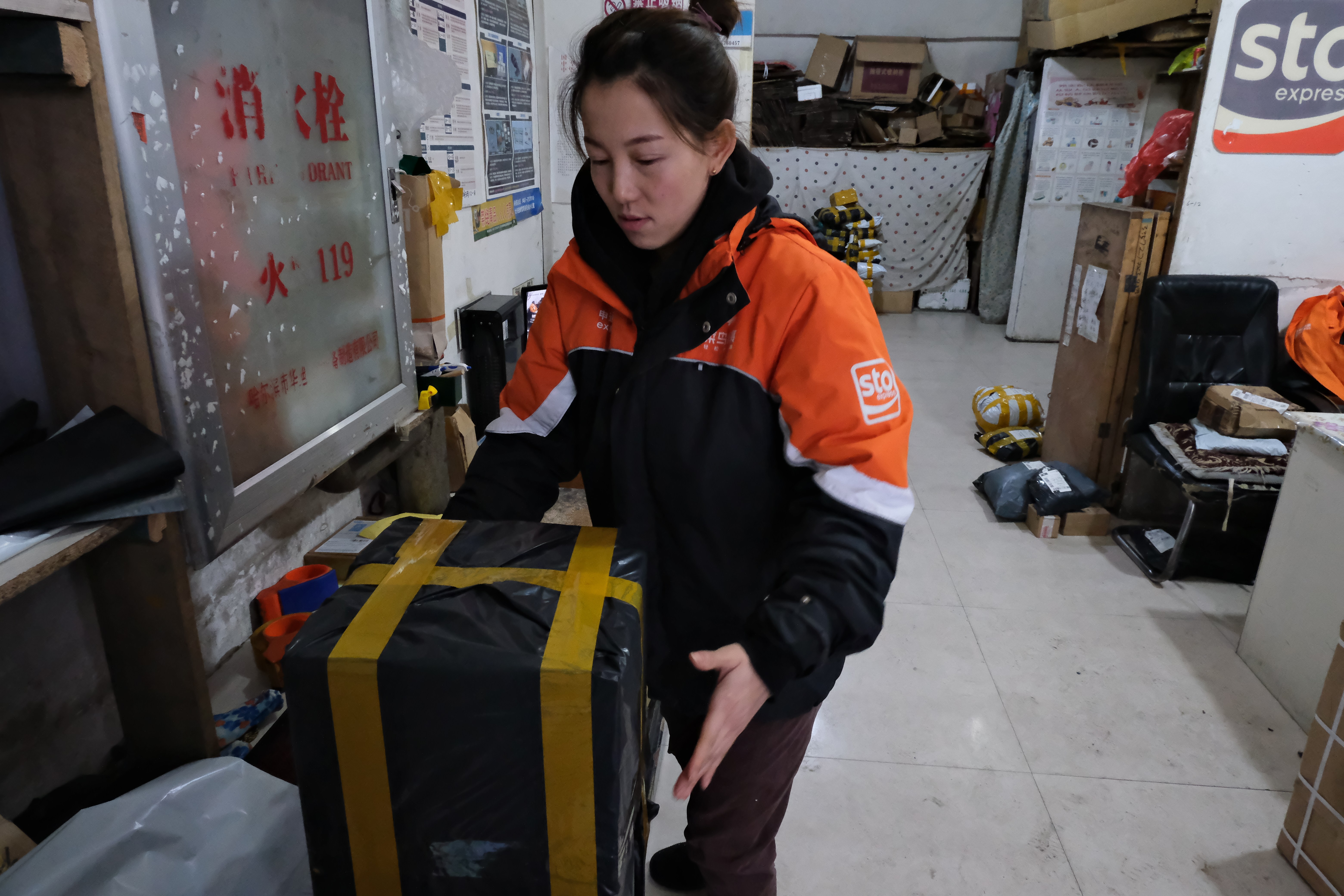 在中国最北端城市的"95后"女快递员