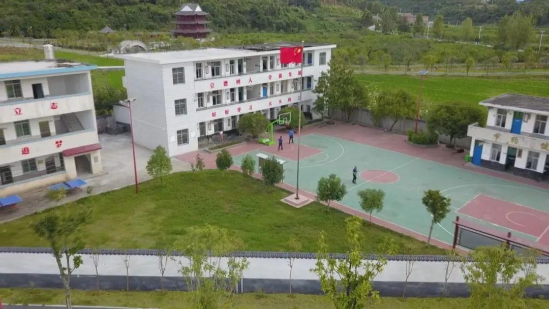 汝城县文明瑶族乡第一片小学学生:努力成长为中华民族的参天大树