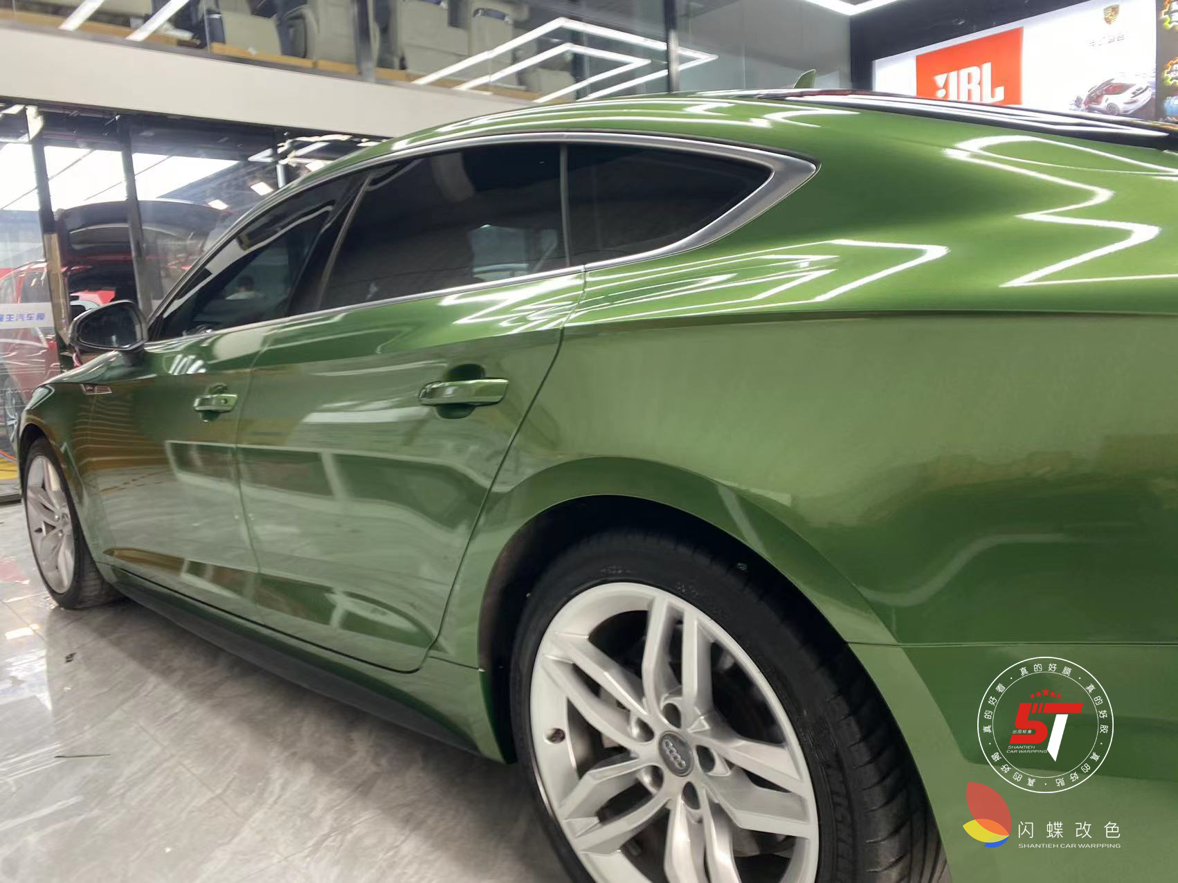 闪蝶车身改色汽车贴膜奥迪a5金属曼巴绿