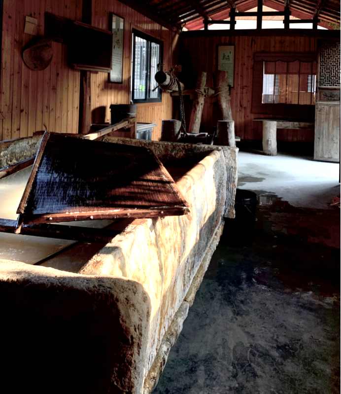 信念之魂亦如"纸寿千年",他用双手制造和承载浙江墨韵的手工纸