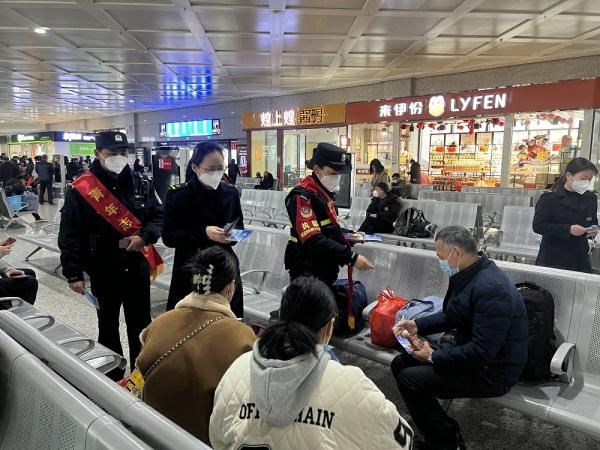 溫馨春運 平安春運 景德鎮北站開展春運首日活動