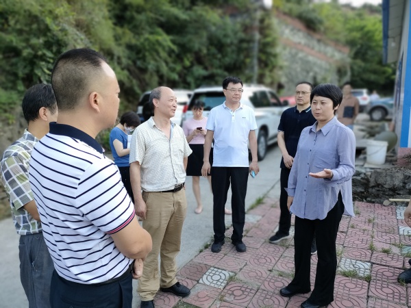 胡志莉深入十堰经济技术开发区调研防汛工作