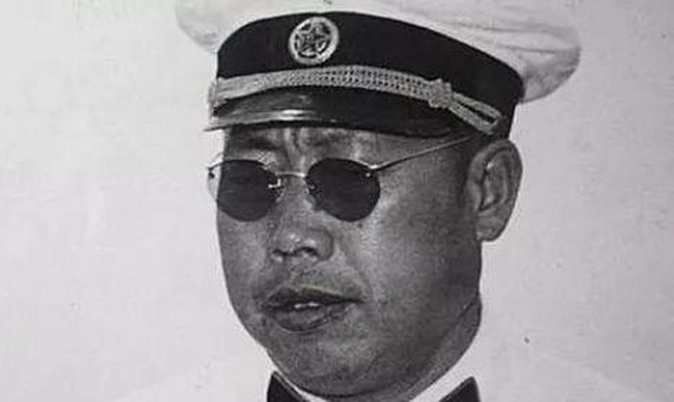 1985年,李作鹏突然瞳孔放大,脉搏微弱,老伴儿给他上了两颗"炮弹"才