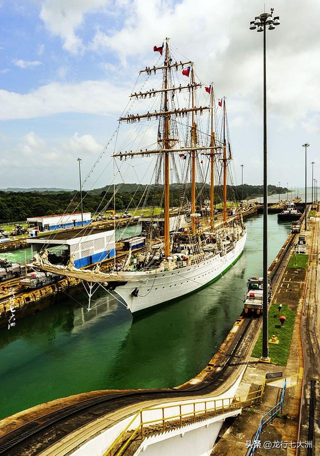 巴拿马运河通航100周年,多桅帆船通过加通船闸的壮观场景记录