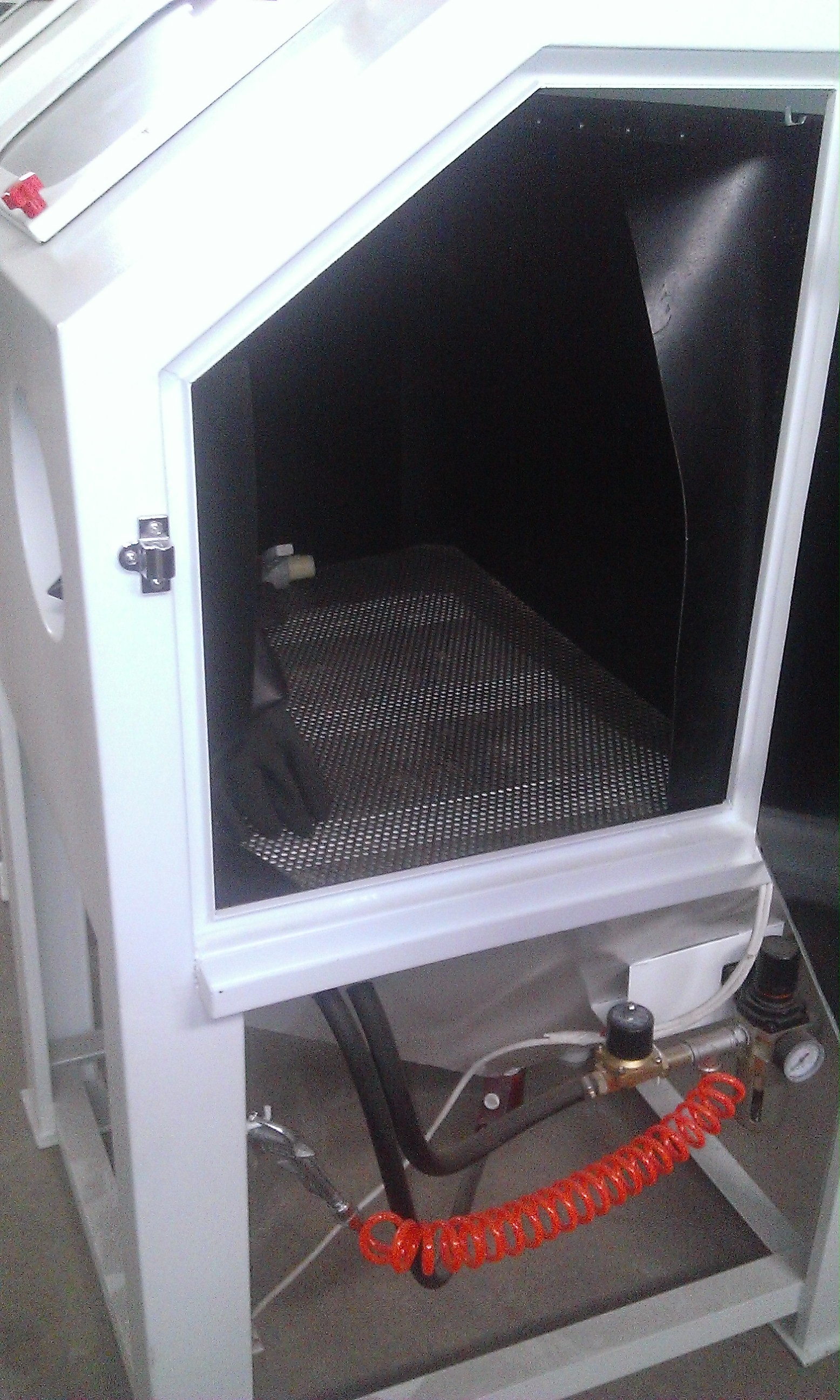 两种喷砂机的使用方法及主要区别