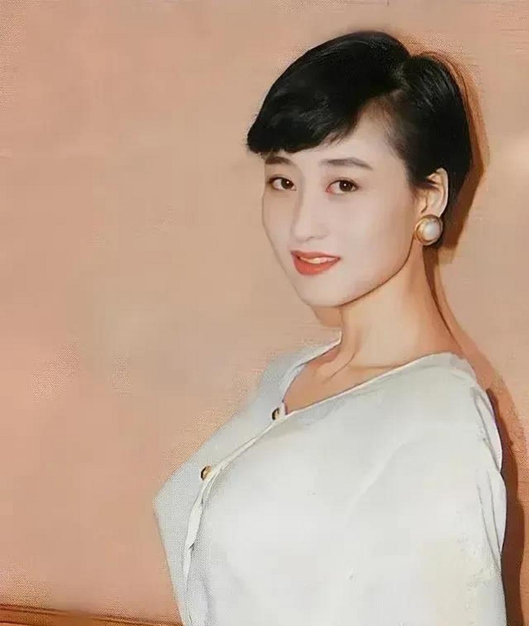 当年的香港女明星,个个颜值爆表. 有你们认识的吗?