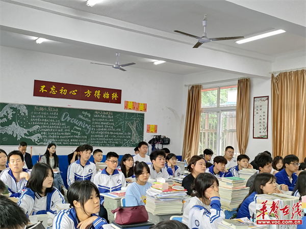 长沙市中南博才高级中学赴知源中学参观交流