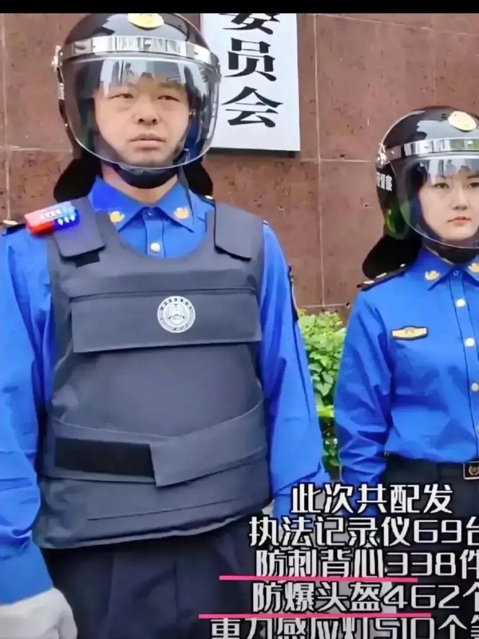 全副武装,执法记录仪,防刺背心,防爆头盔,防刺手套,重力感应灯…这套