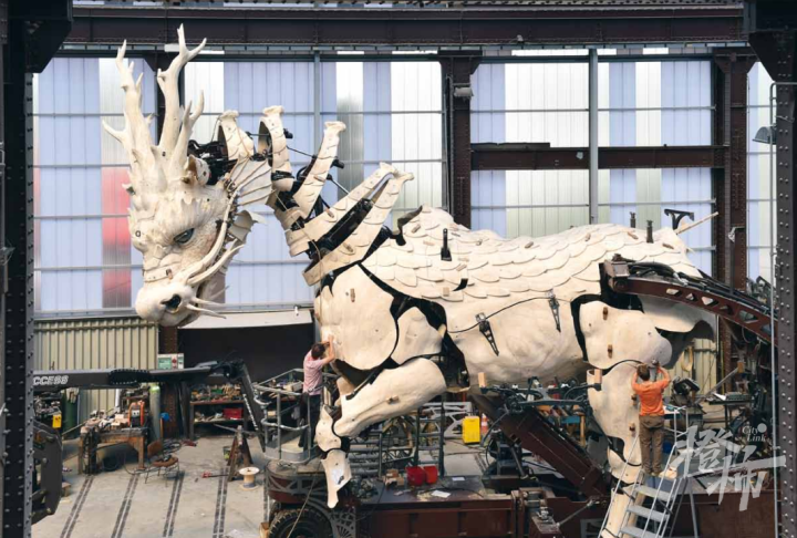 我——龙马精神,本周五晚将在武林广场腾跃,喷火,喷水,吐雾