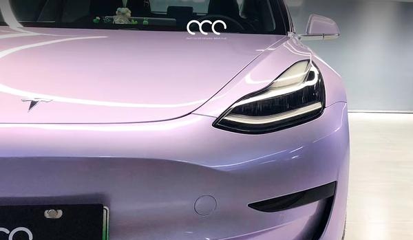 特斯拉model 3漫彩改色膜渐变亮面银幻紫,光泽感爆棚