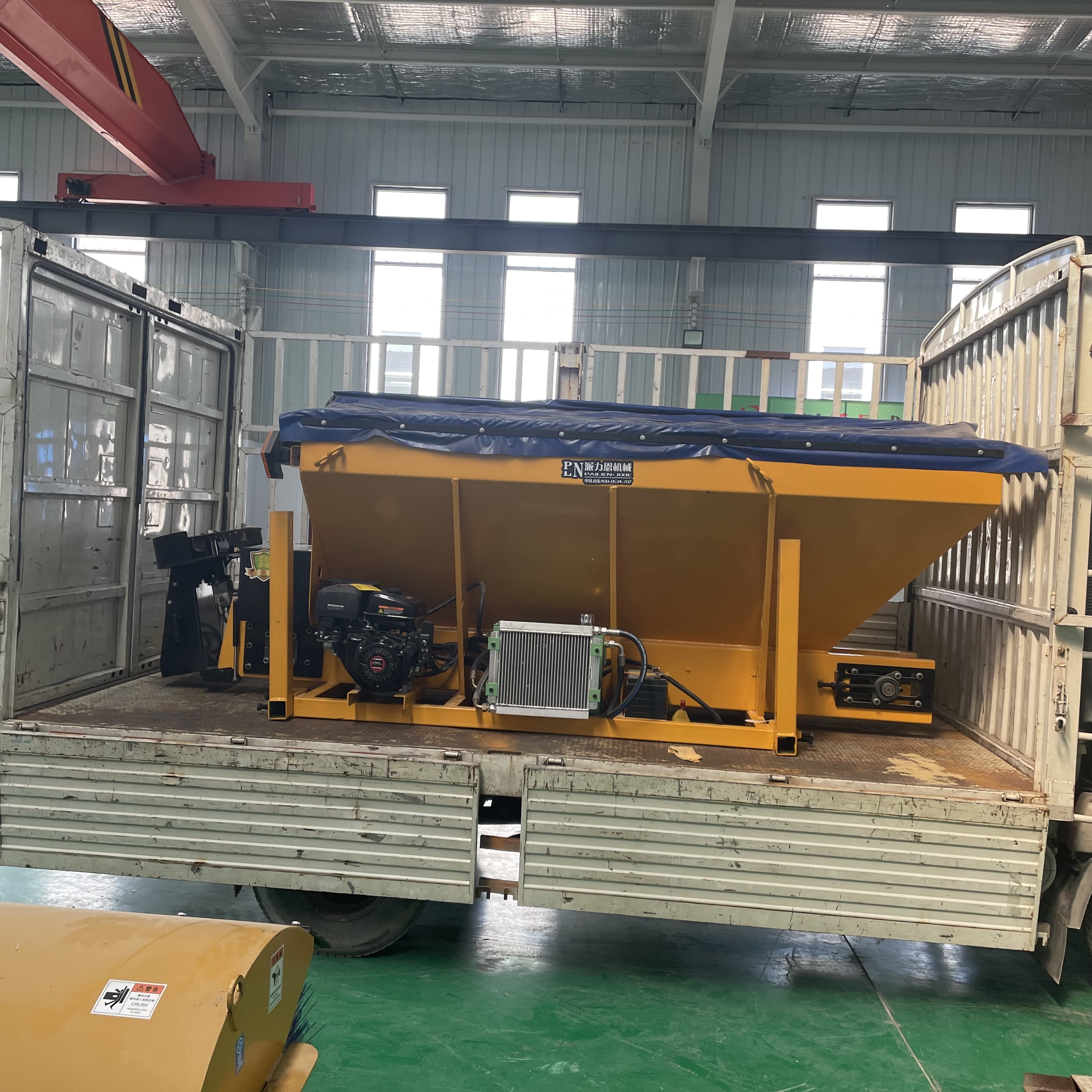 道路撒盐机 高速公路融雪撒盐车 工作原理及功效特点