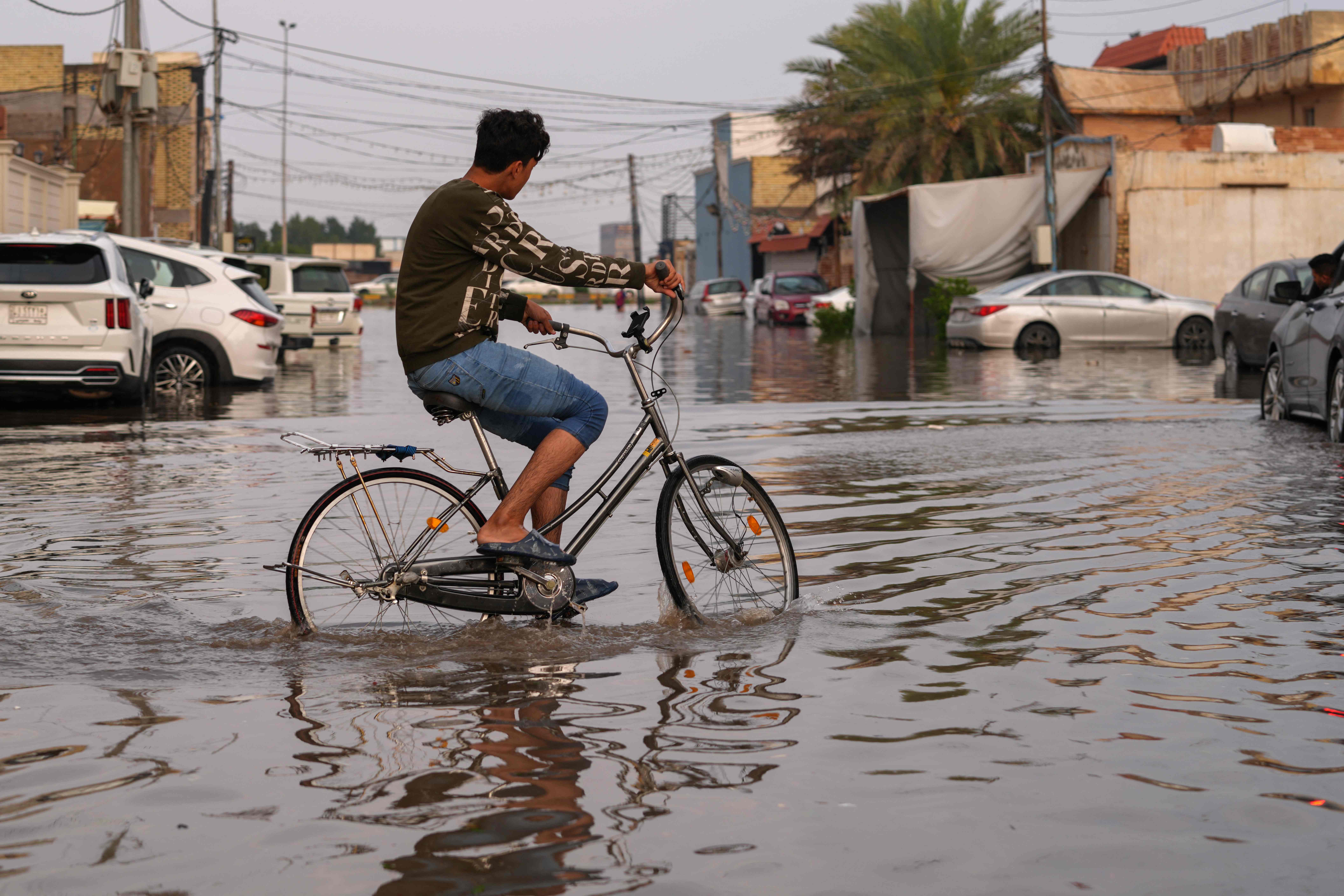 伊拉克纳杰夫:水漫街道