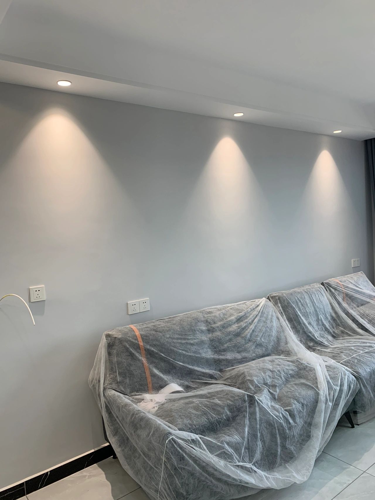 晨阳水漆调色春露秋霜 浅灰色客餐厅背景墙 简约轻松温馨