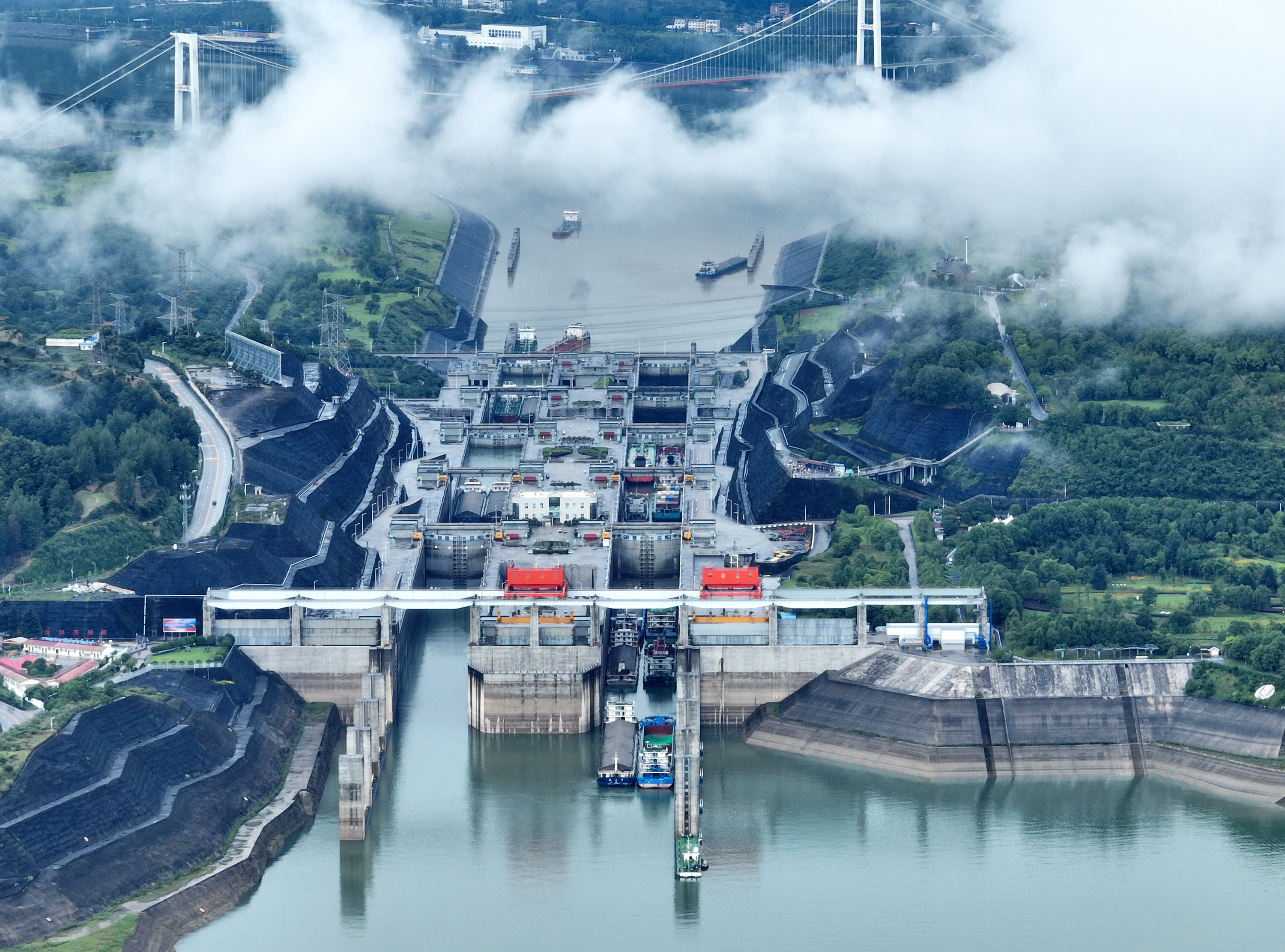 (经济)三峡船闸通航20年累计货运量达19.1亿吨