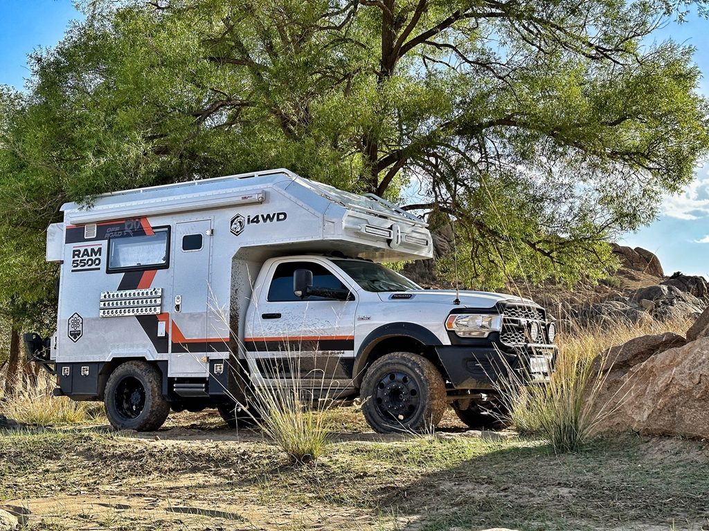 旅美灵域5500s四驱越野房车高端越野旅行缔造者!