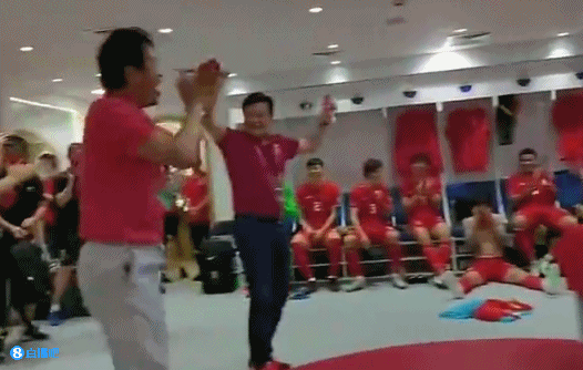 去年国足挺进12强后,陈戌源曾表示:希望国足能昂首挺胸去卡塔尔