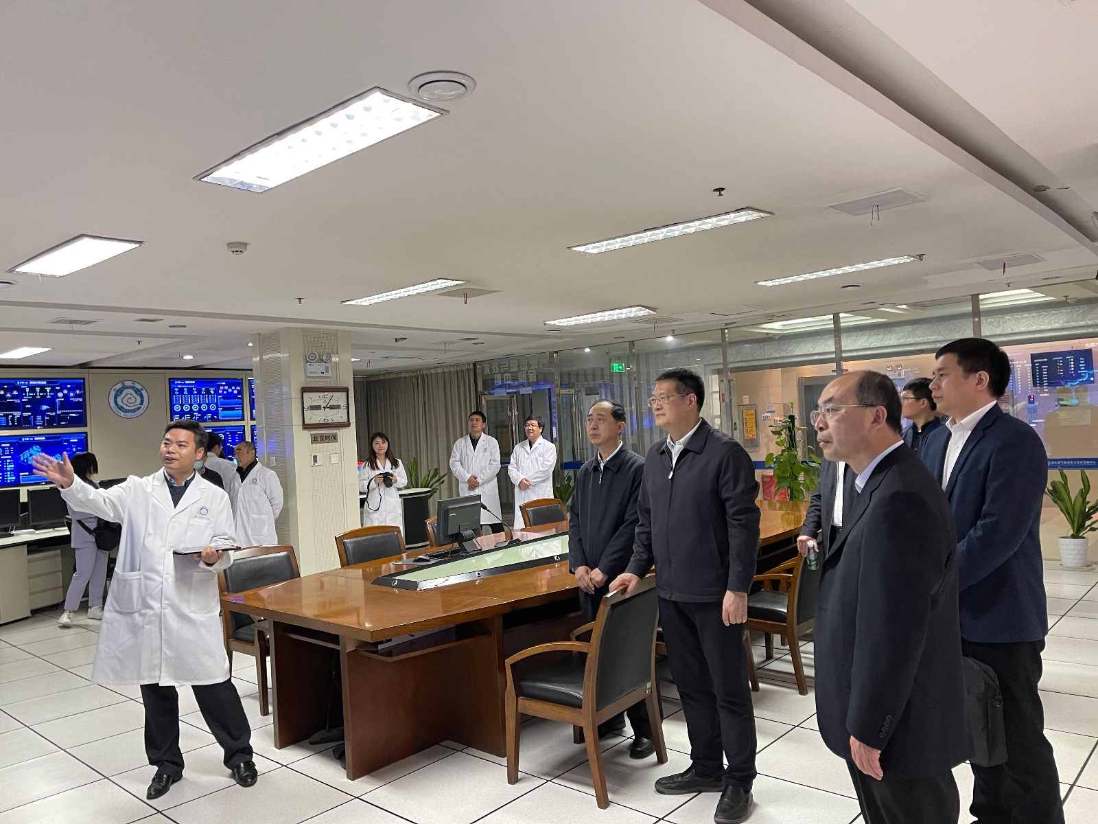 中国气象局副局长余勇到湖北检查指导气象服务工作