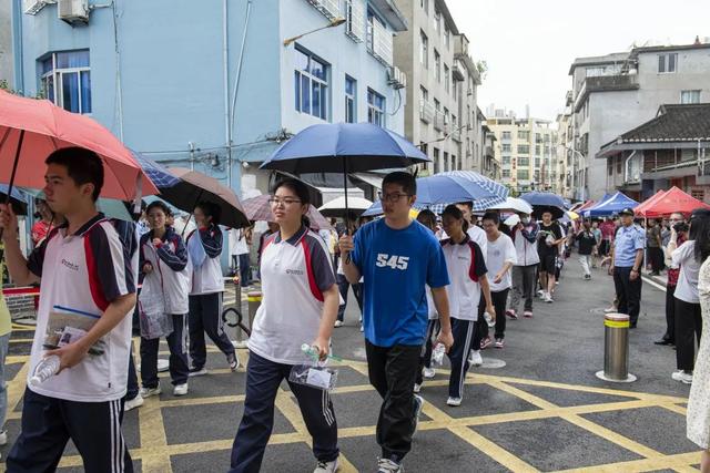 232万考生开考直击福建各地高考现场