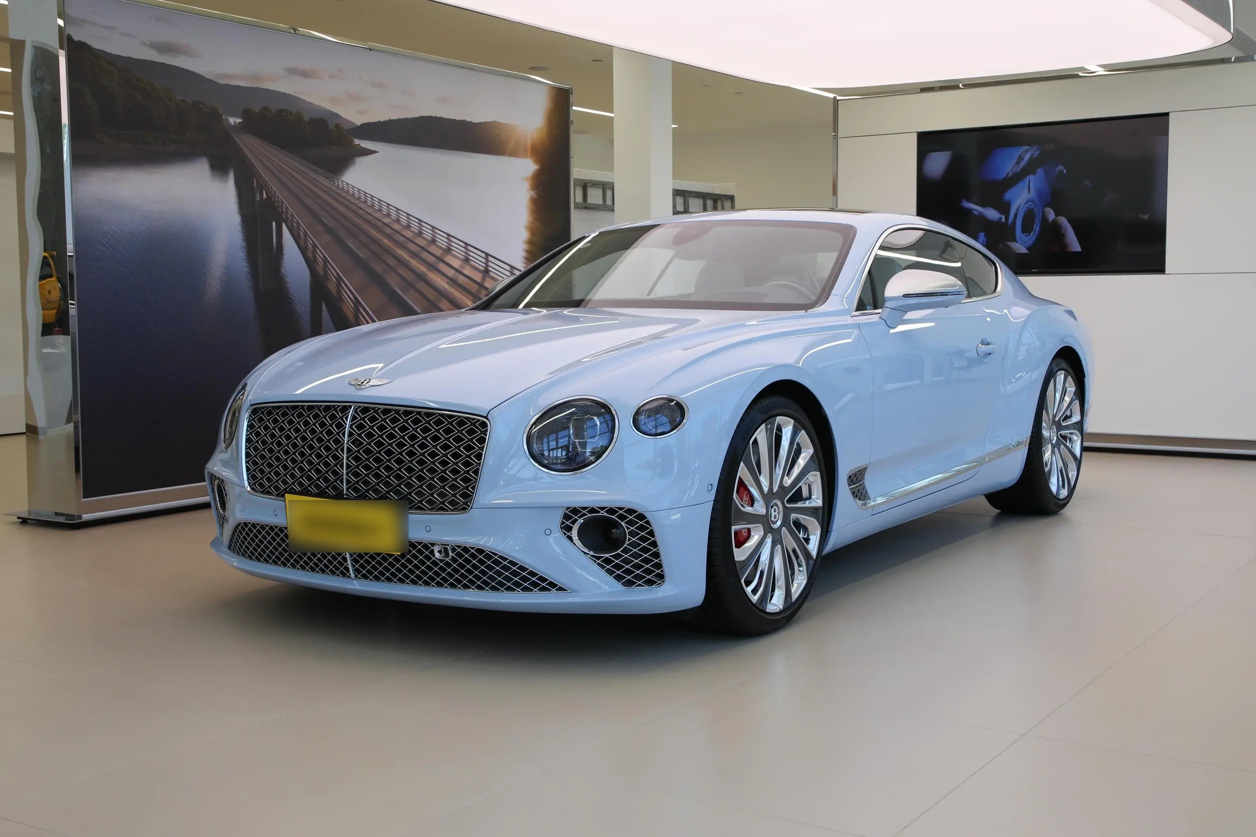 2024款宾利欧陆上市,售价292.5-414.2万元