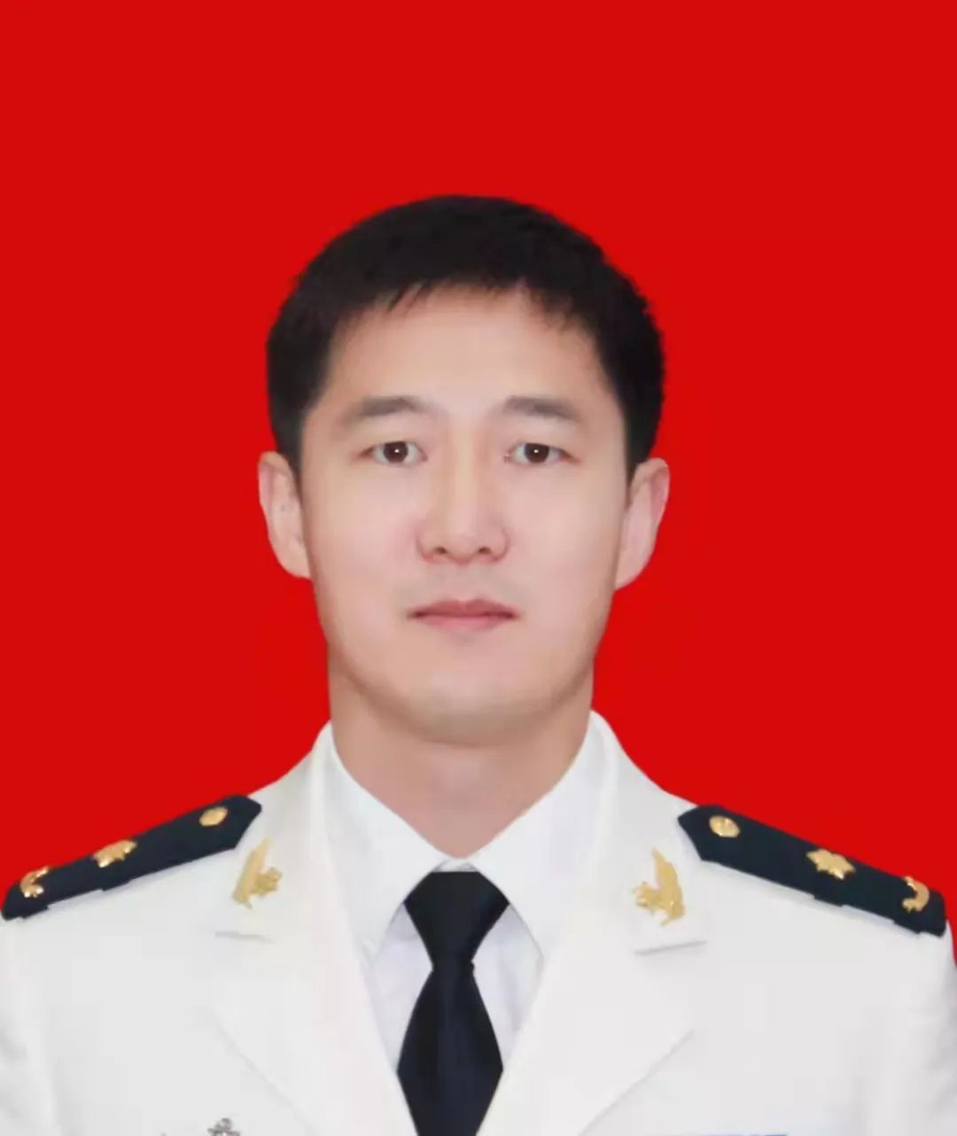 在一派火热的年味儿中增添了一份浓浓的感动为英勇救人的人民军医点赞