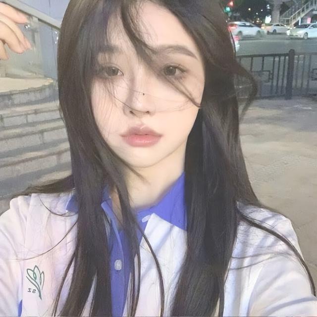 小众氛围感校园风女生头像无水印