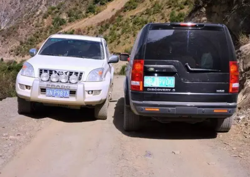 如何判断车辆,能不能通过很窄的道路,或在窄路上会车能否通过?