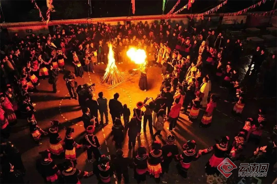 节庆云南|彝族火把节:以火之名,赴一场狂欢的盛宴